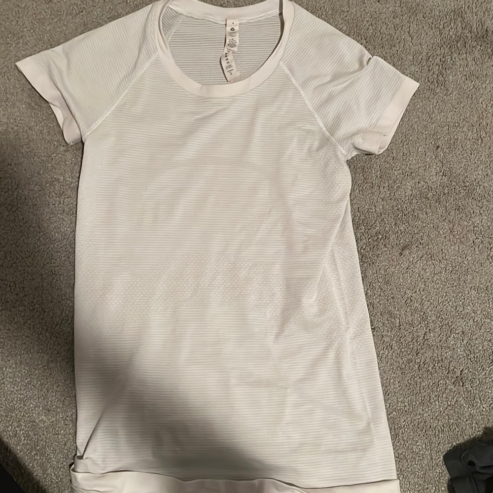 white lululemon shirt
